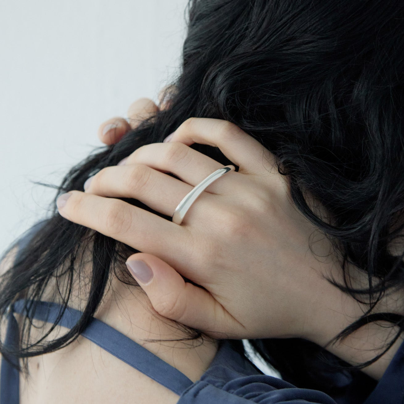 SMOOTH LINES TWO FINGER RING