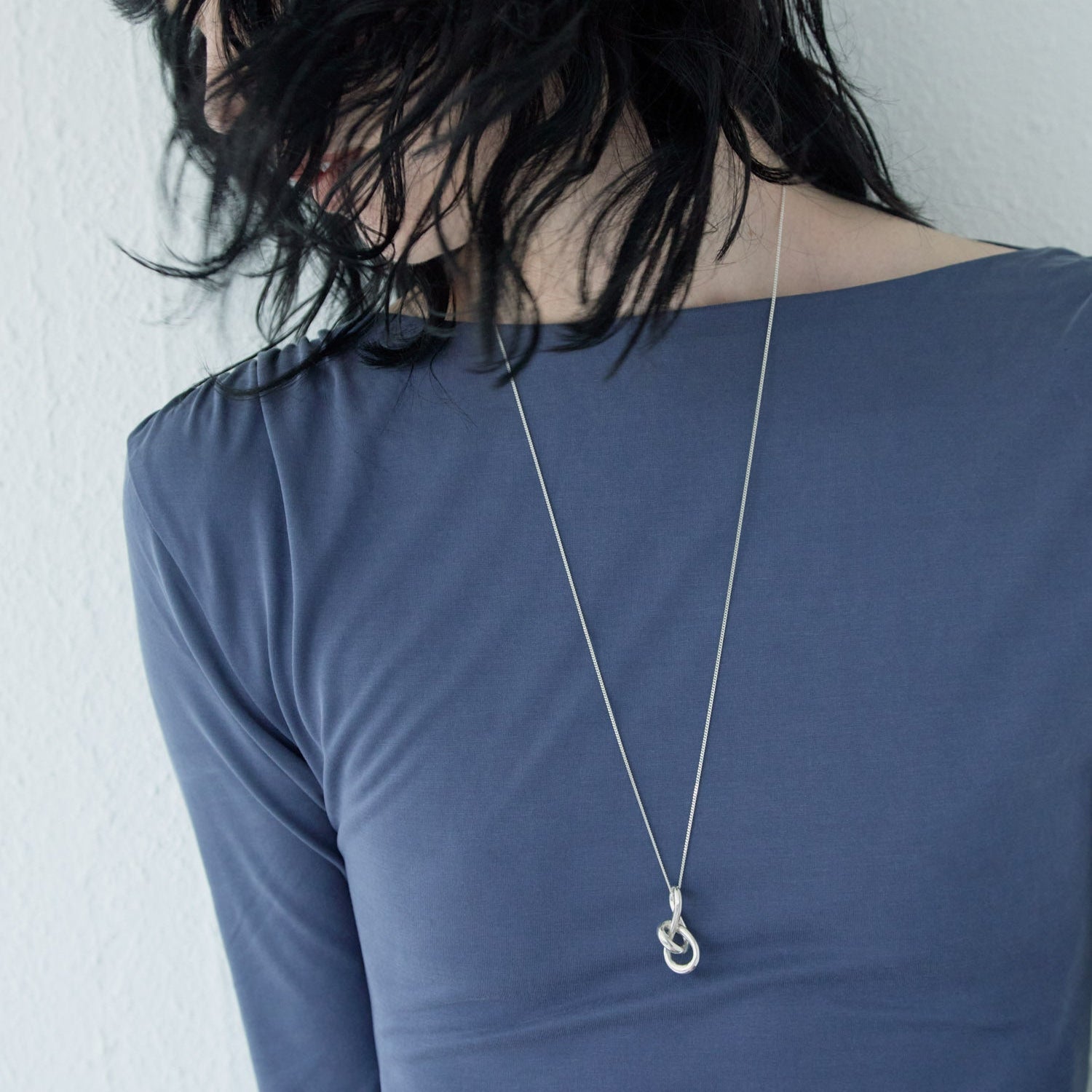 SMOOTH KNOT NECKLACE