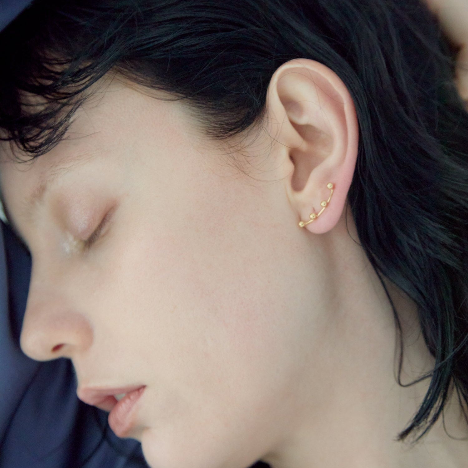 SMALL BALL LINE EAR CUFF / GOLD