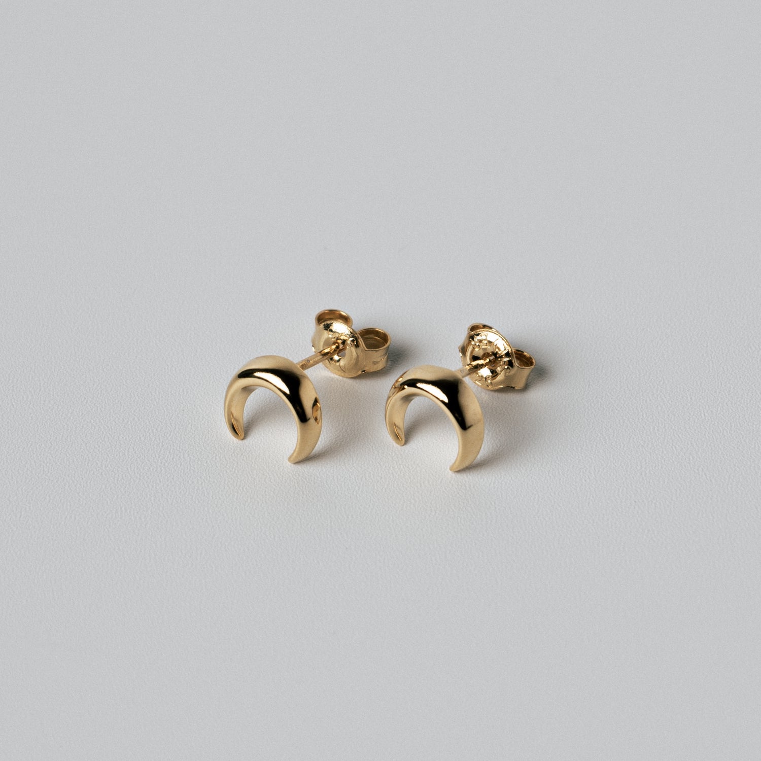CRESCENT MOON PIERCE / GOLD