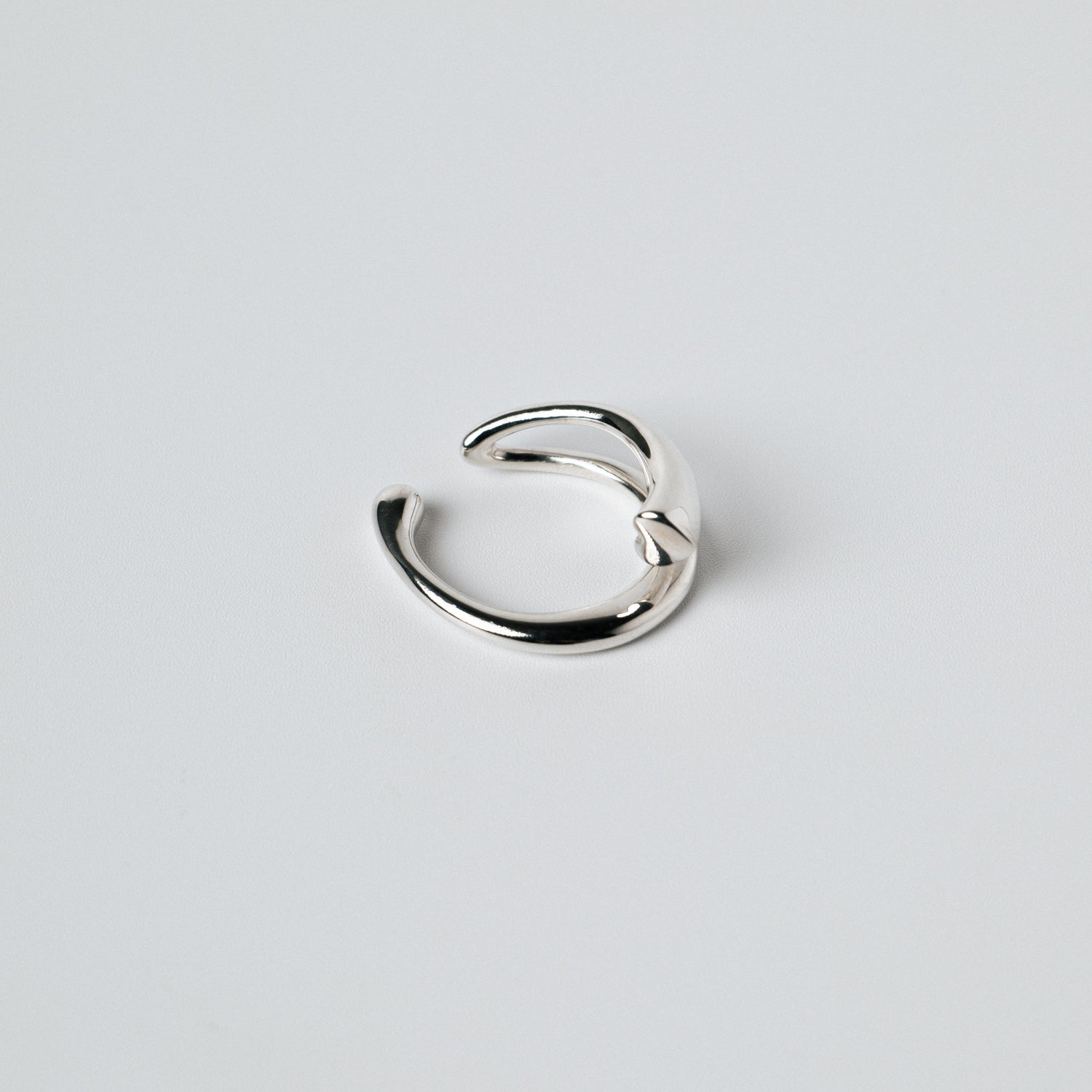Cut out ring cuff
