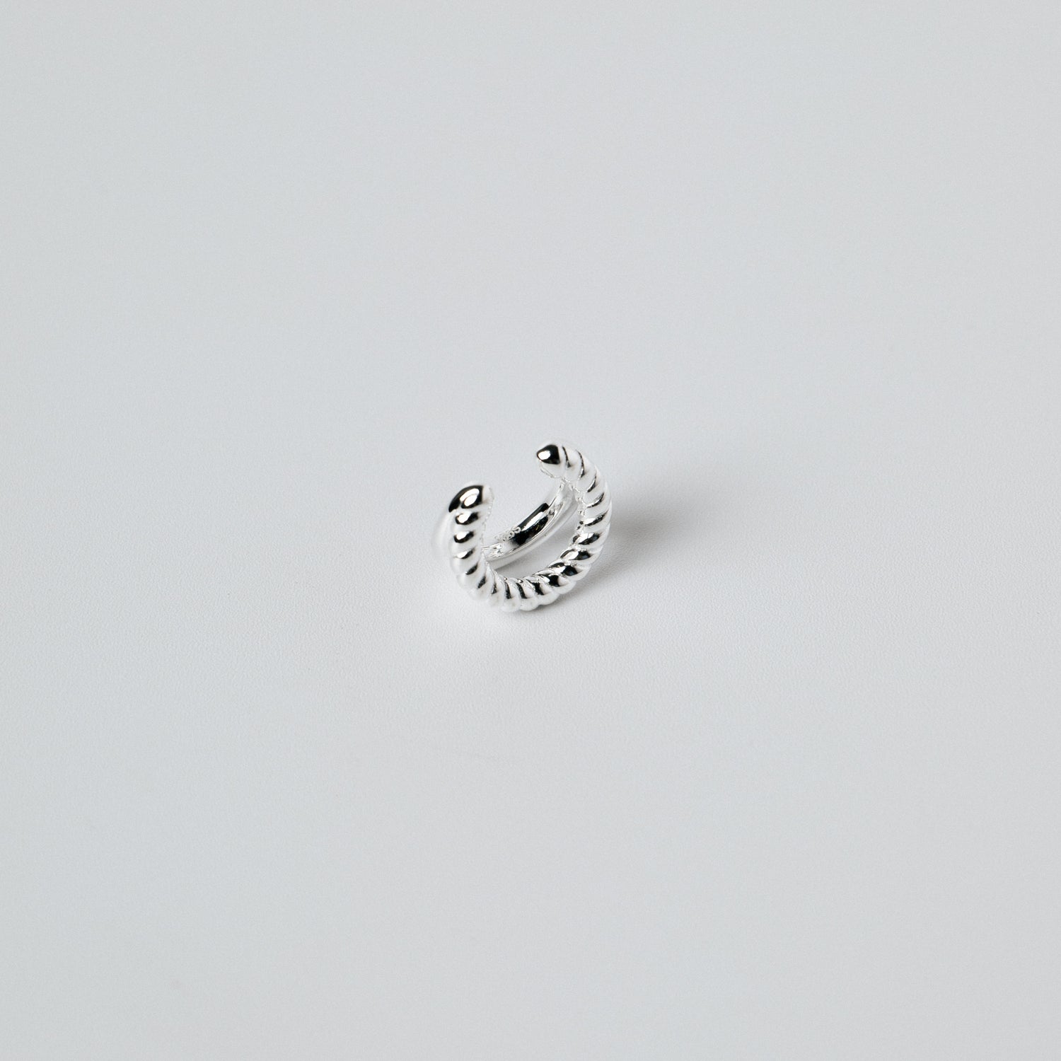 Twisted wline ear cuff