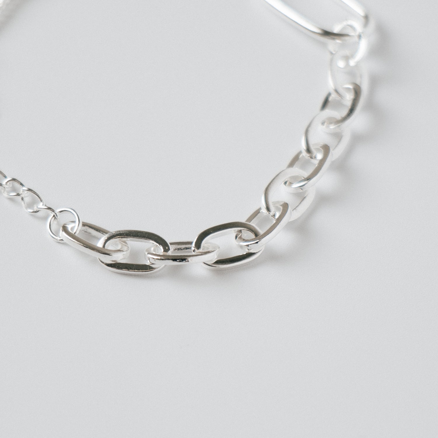 ASYMMETRY CHAIN BRACELET