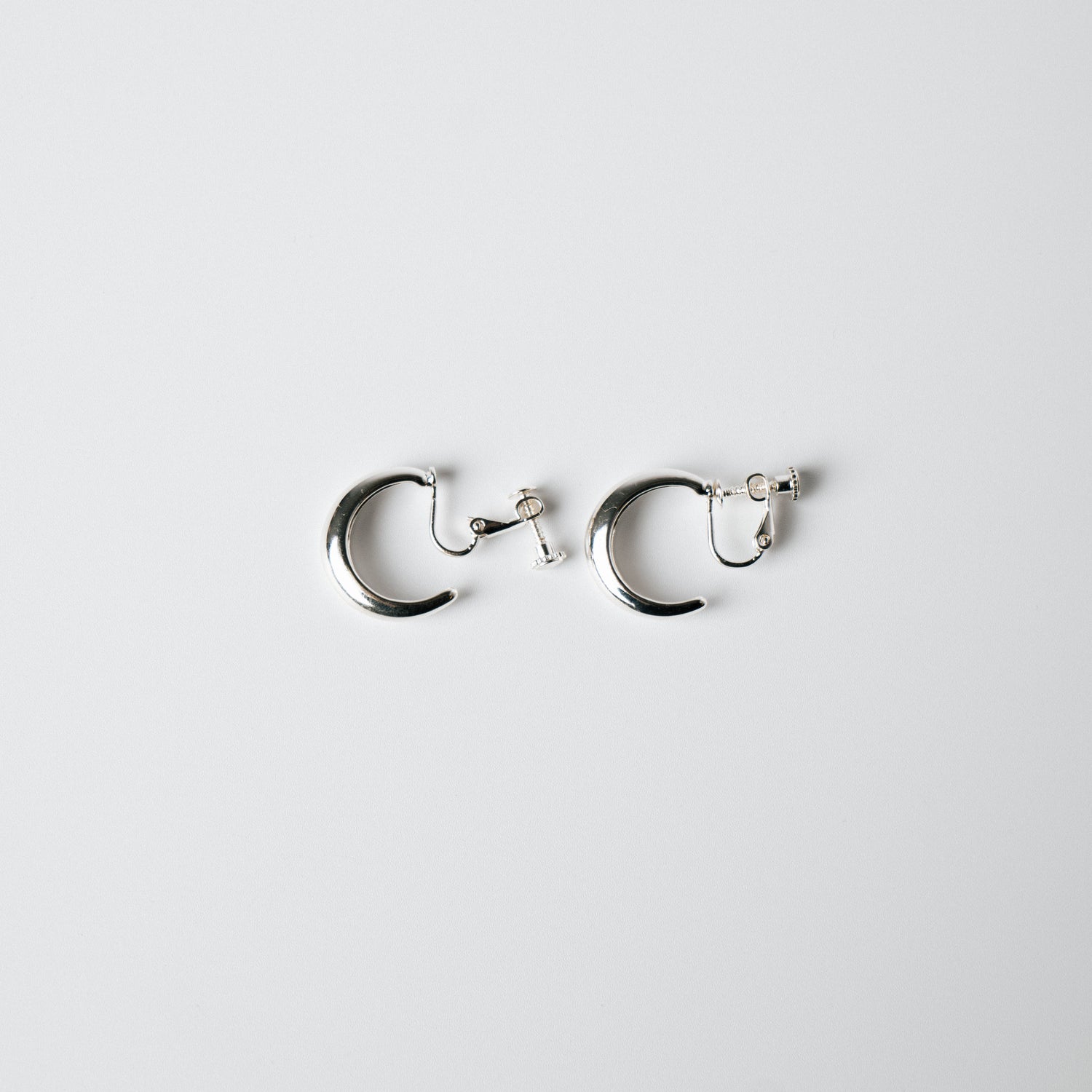 SIMPLE HOOP EARRING / SILVER