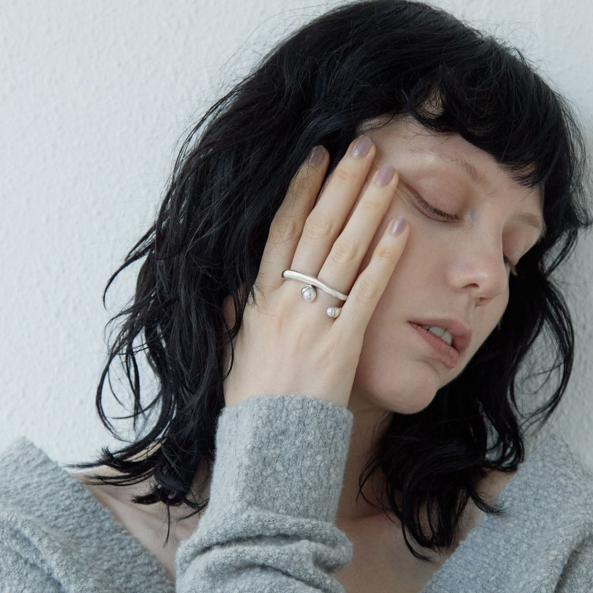 SMOOTH LINES TWO FINGER RING