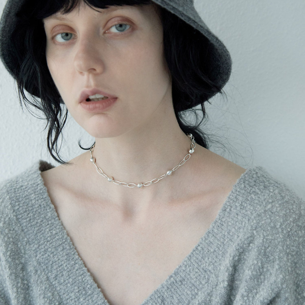 UNEVEN BALL NECKLACE