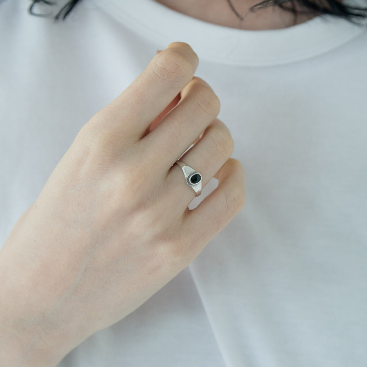 SMALL ONYX RING