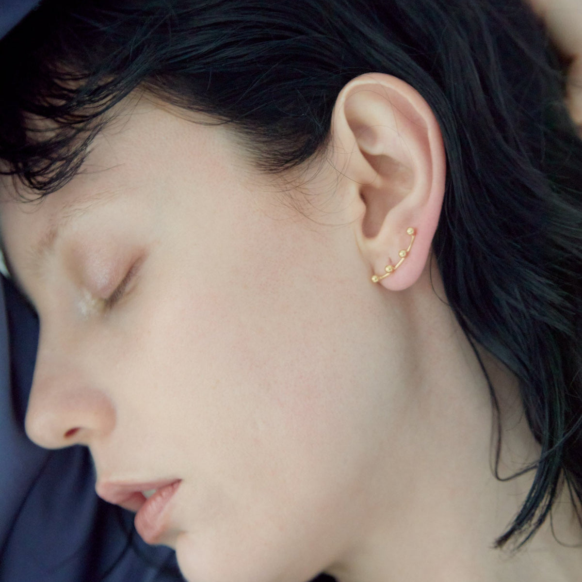 SMALL BALL LINE EAR CUFF / GOLD