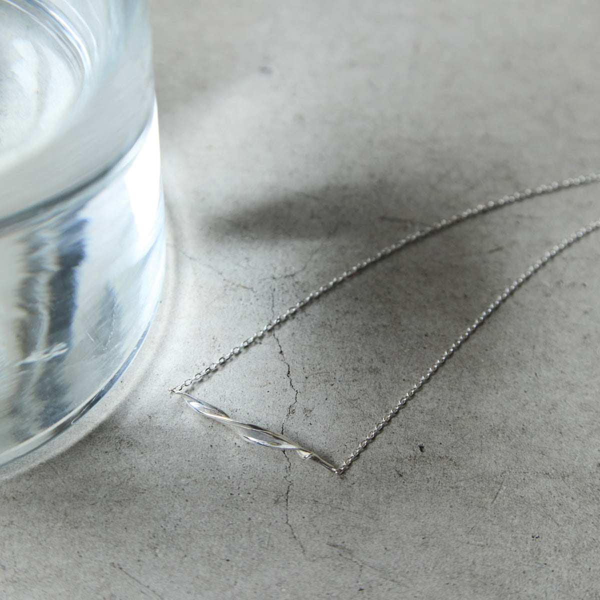 WATER FLOW NECKLACE