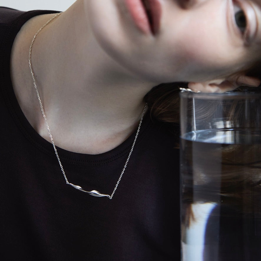 WATER FLOW NECKLACE