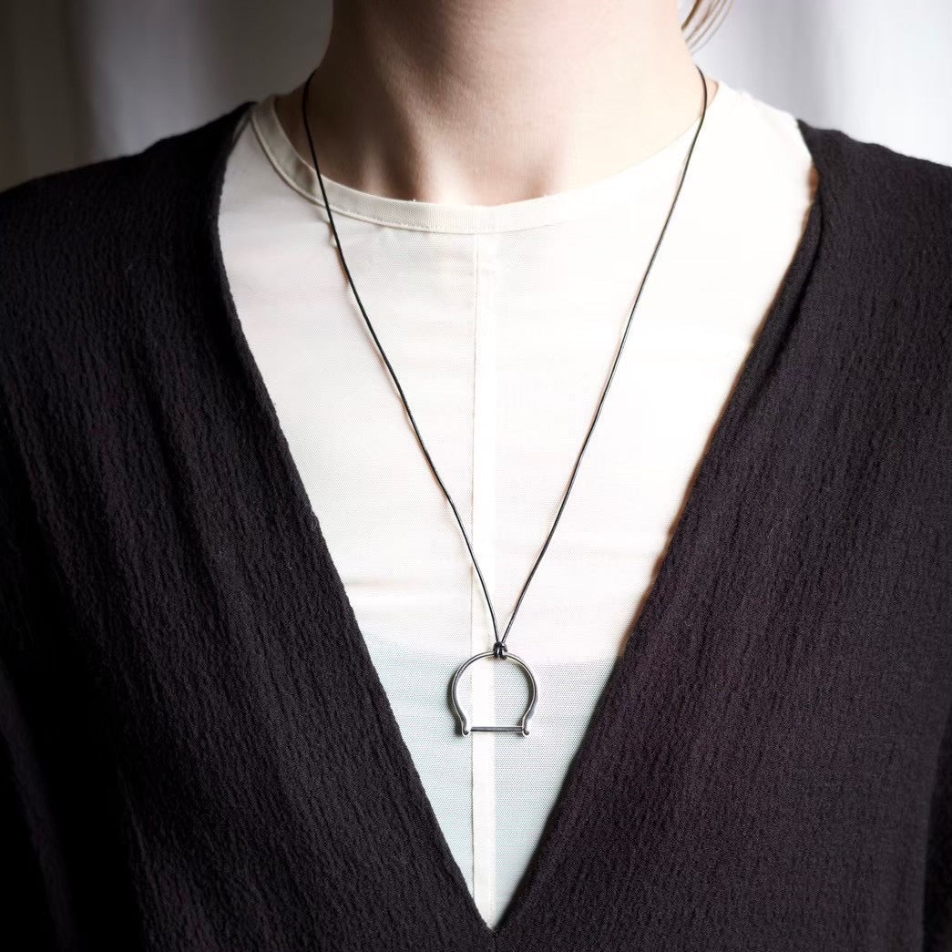 HORSE SHOE LEATHER CORD NECKLACE