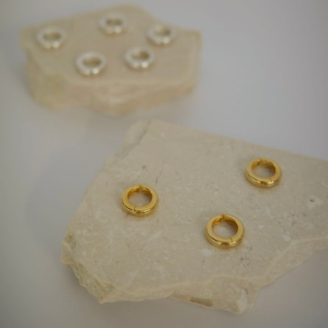 SIMPLE HOOP GOLD CUFF