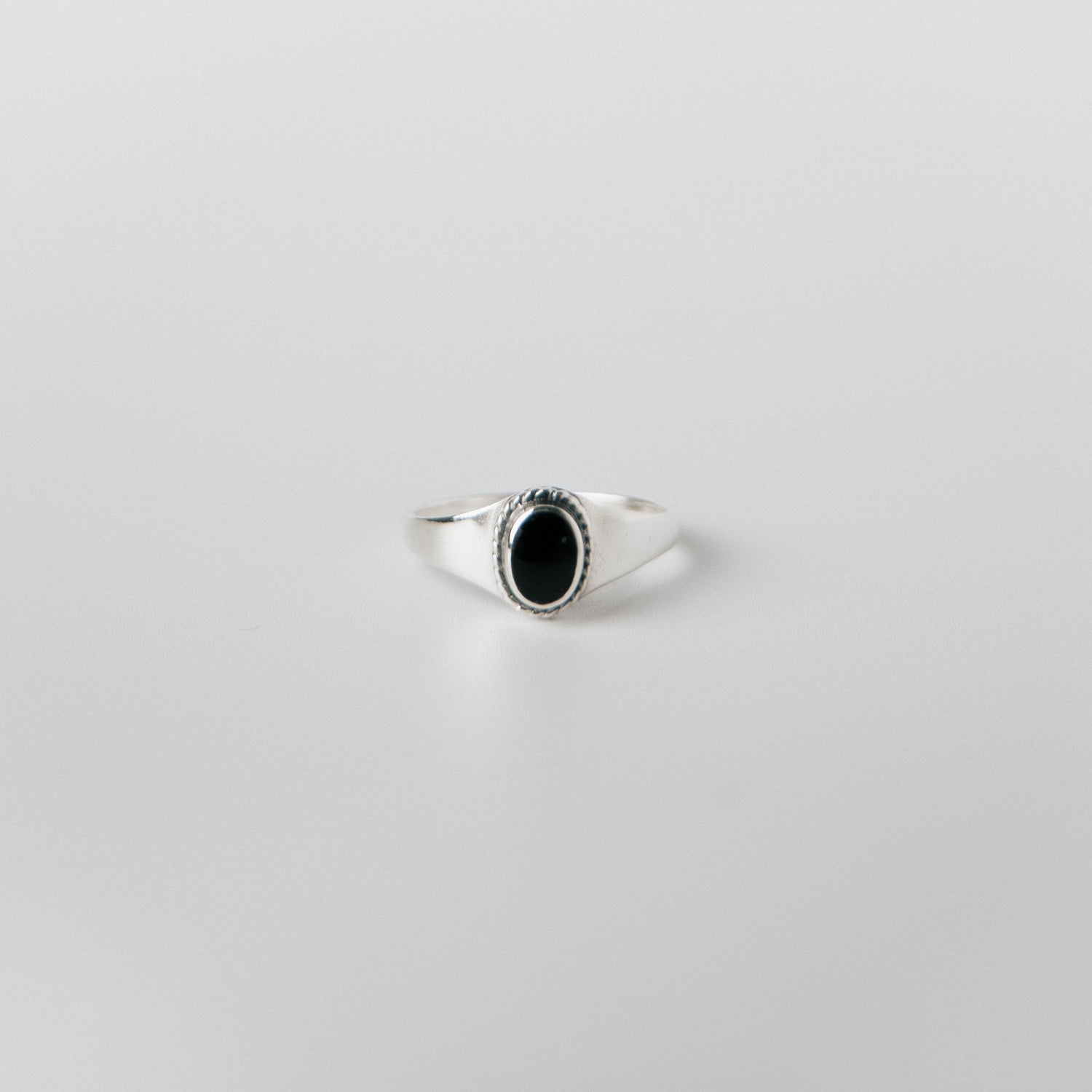 SMALL ONYX RING