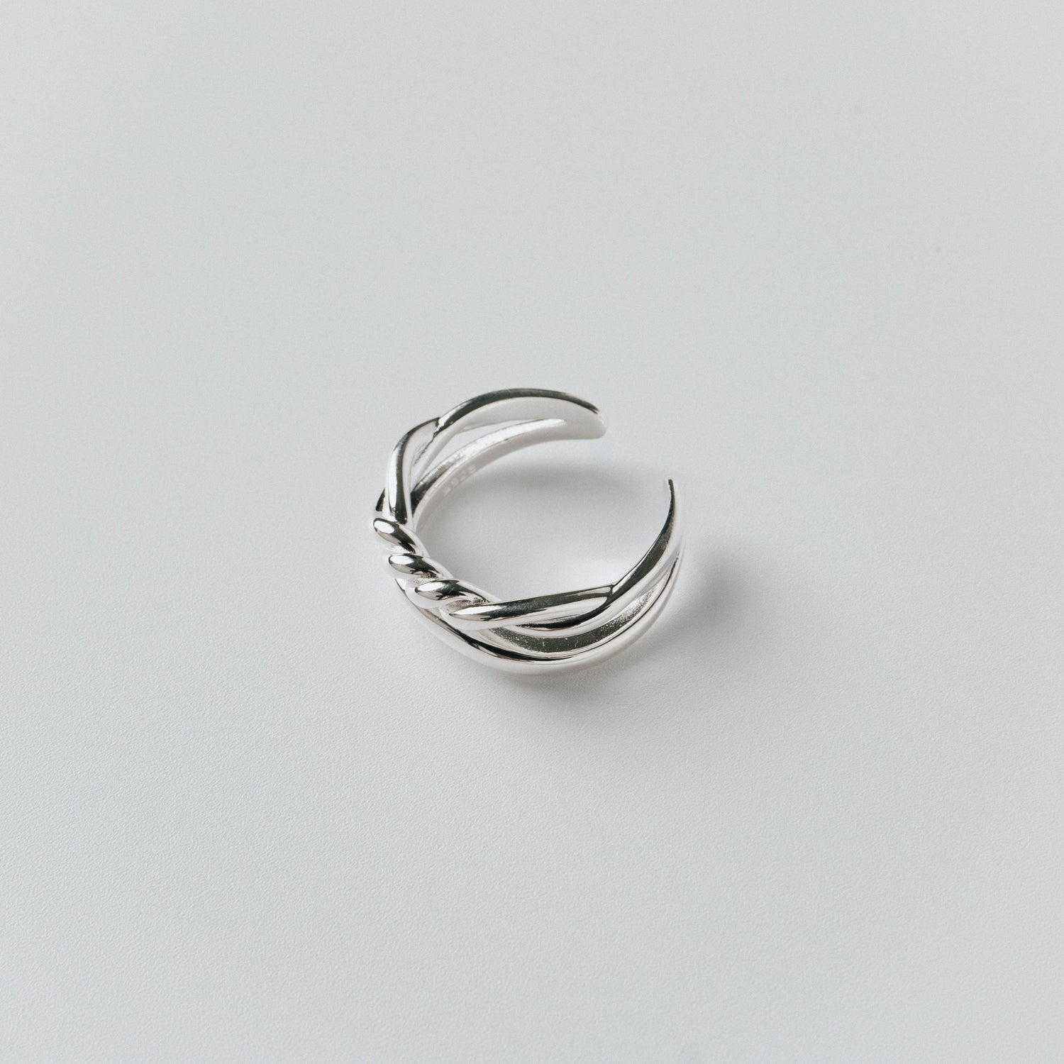 DOUBLE LINE TWIST RING