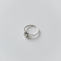 SMALL WHITE SHELL RING