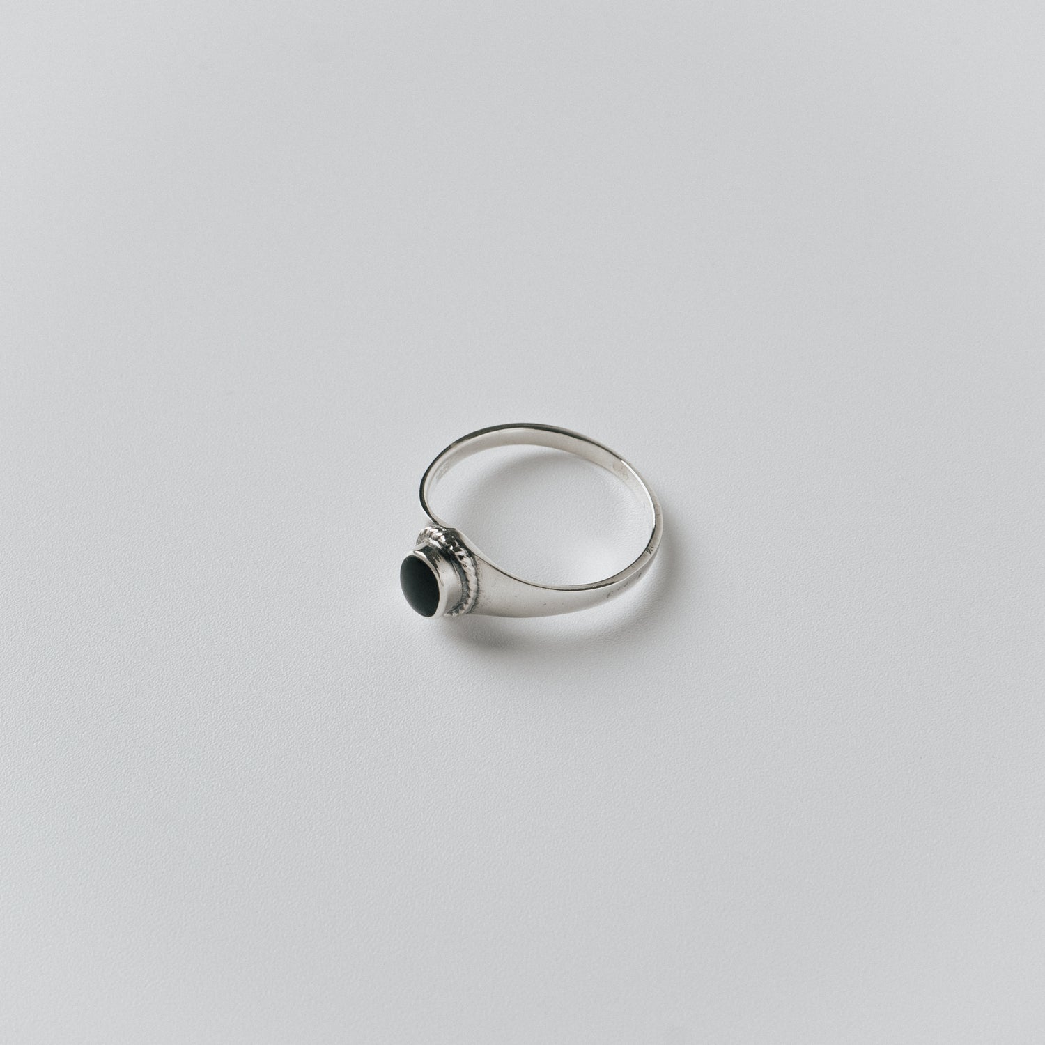 SMALL ONYX RING