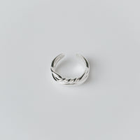 DOUBLE LINE TWIST RING