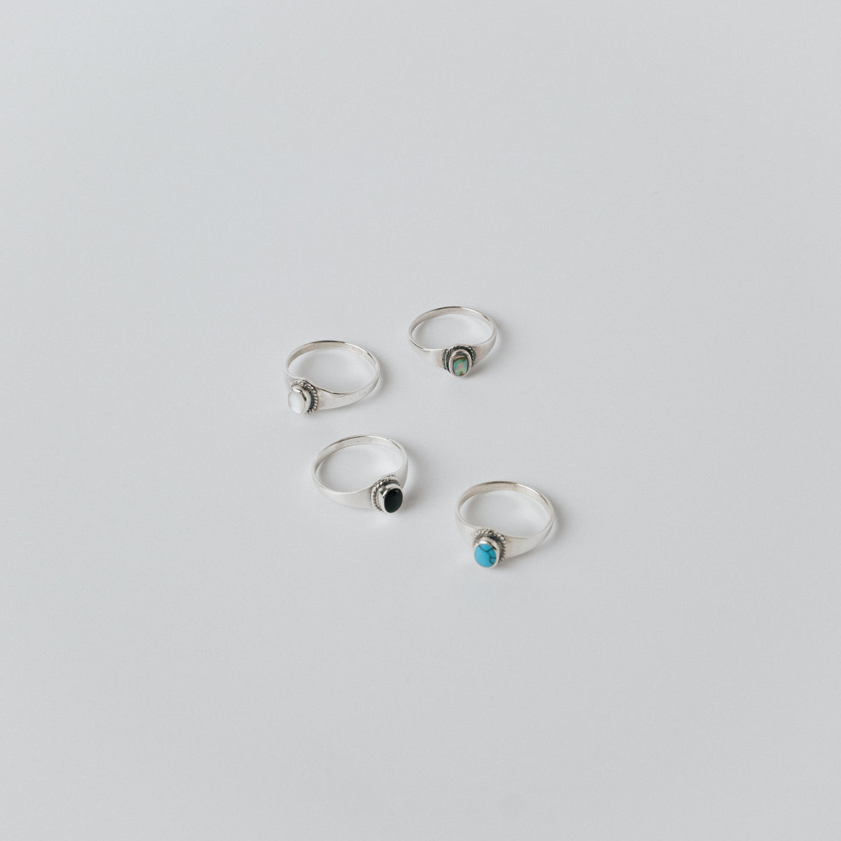 SMALL WHITE SHELL RING