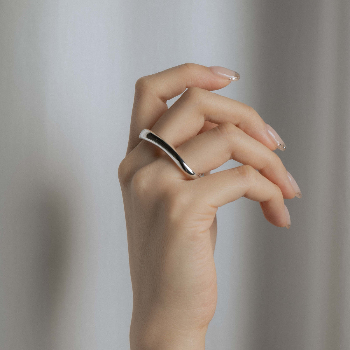 SMOOTH LINES TWO FINGER RING