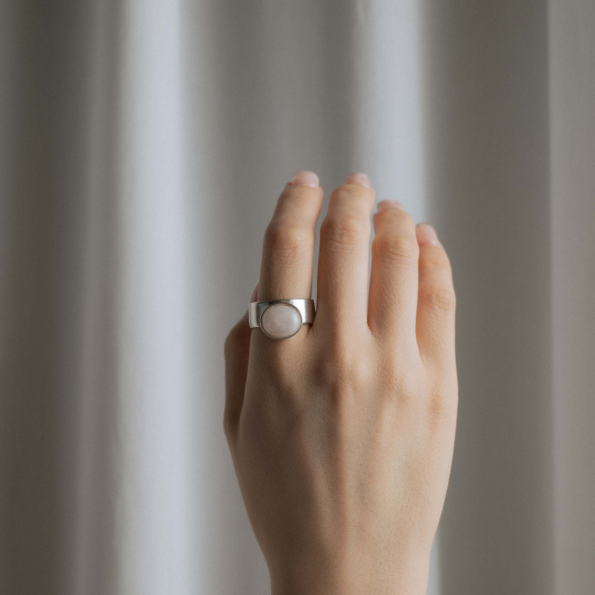 ROSE QUARTZ STONE RING