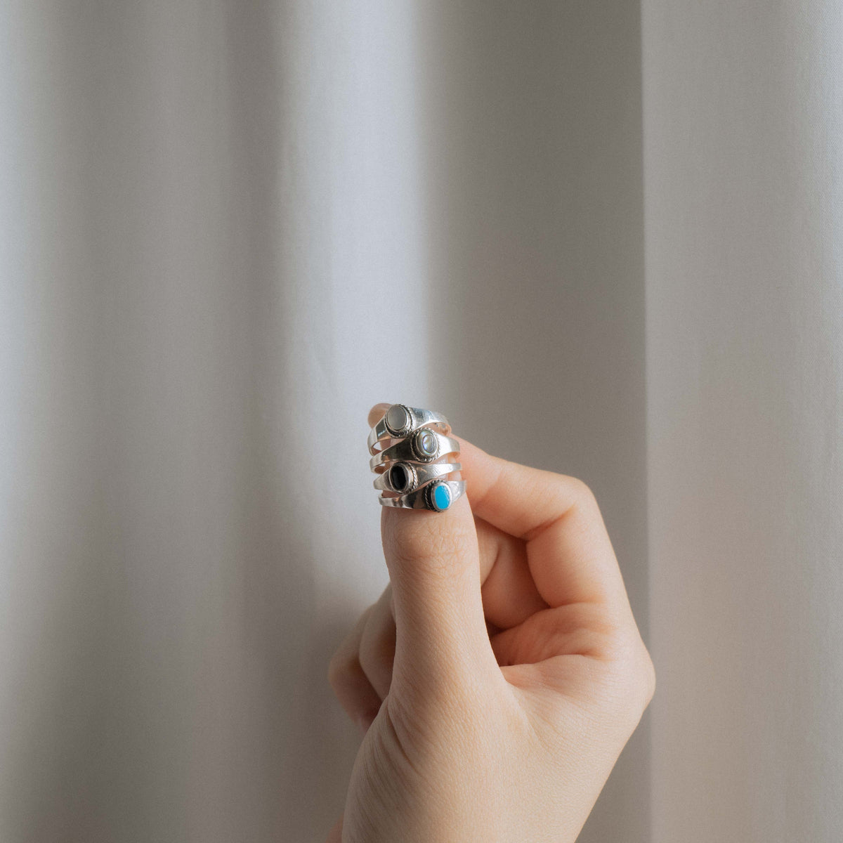 SMALL WHITE SHELL RING