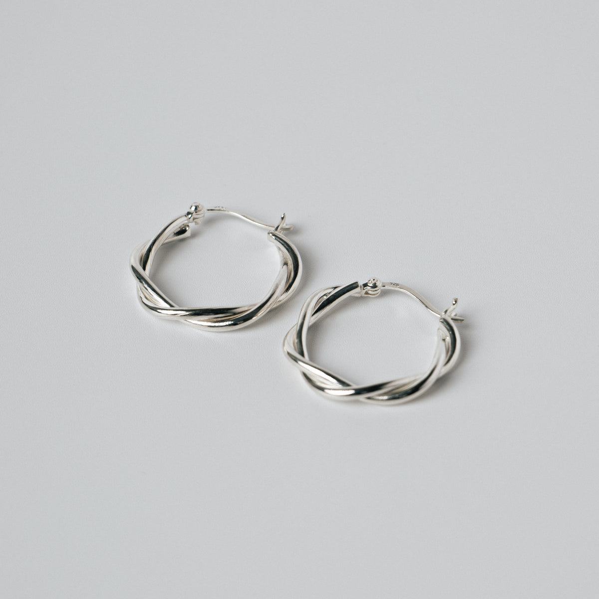 TWIST HOOP PIERCE