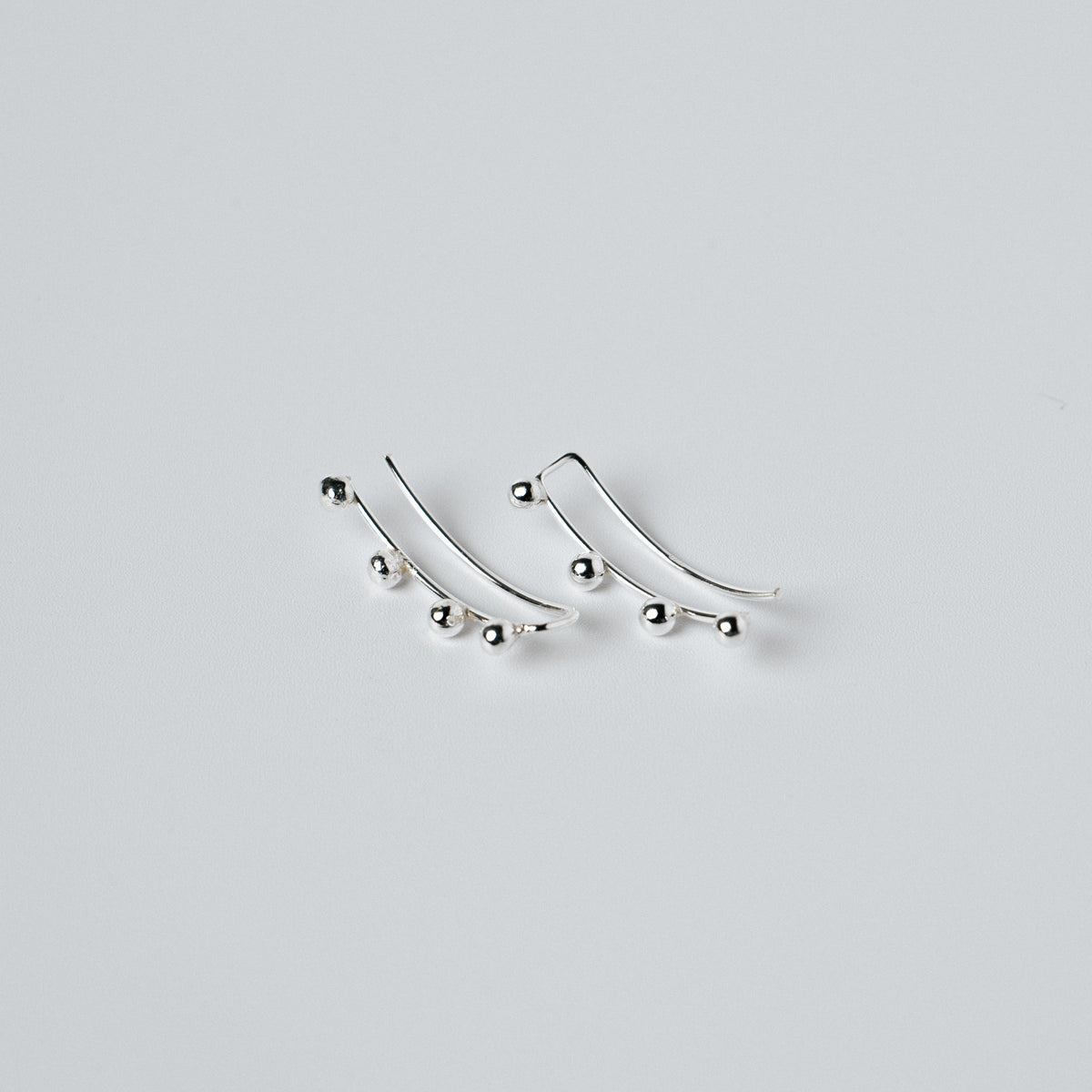 SMALL BALL LINE EAR CUFF / SILVER