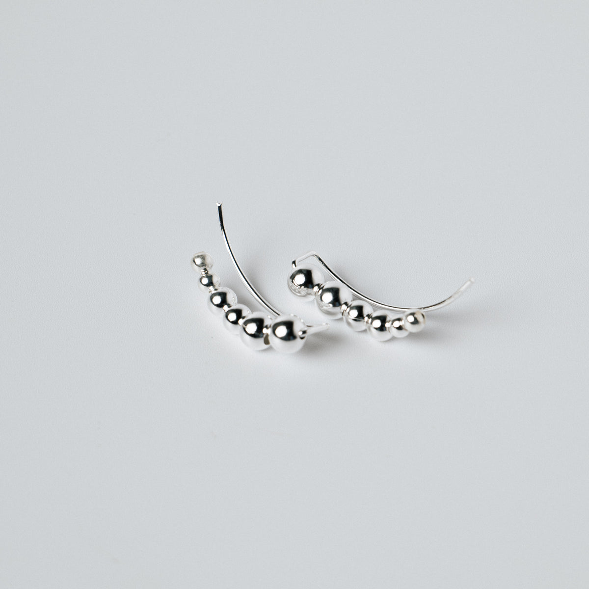 BALL LINE EAR CUFF / SILVER