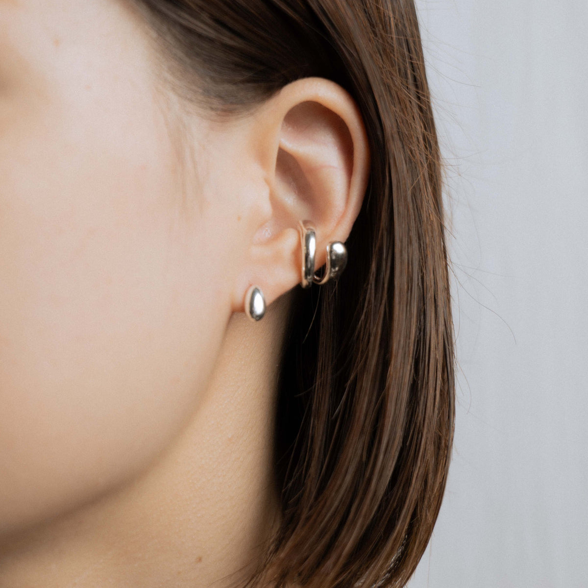 SMOOTH W LINE EAR CUFF