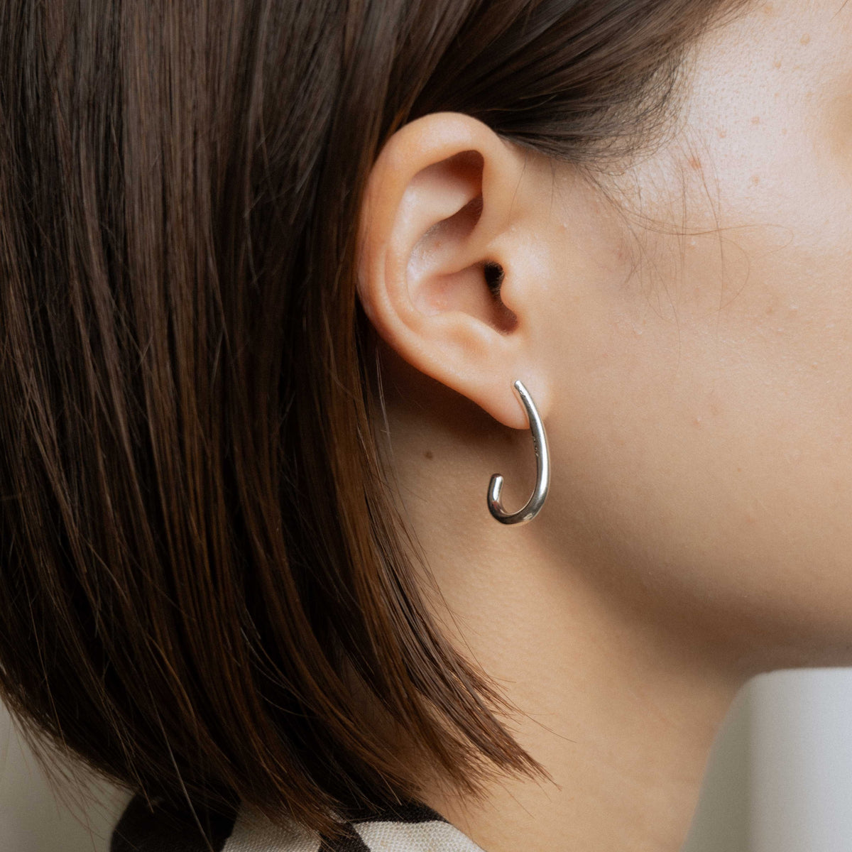 Asymmetric line pierce