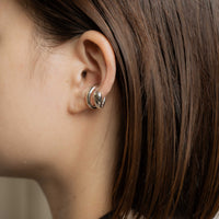 SMOOTH W LINE EAR CUFF