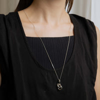 SMOOTH KNOT NECKLACE