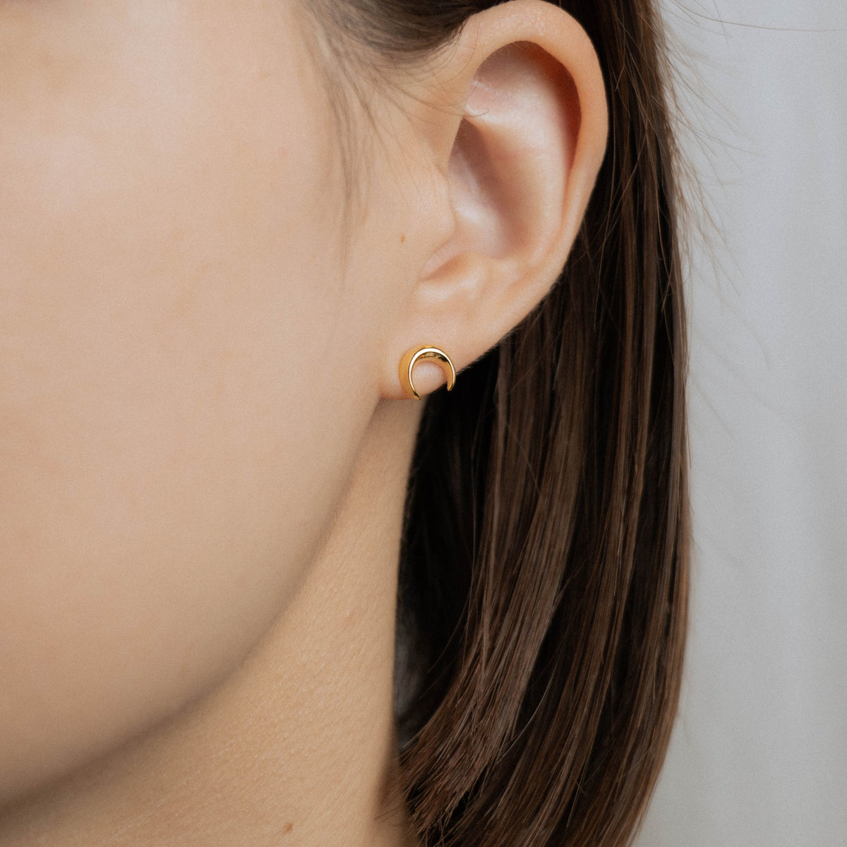 CRESCENT MOON PIERCE / GOLD