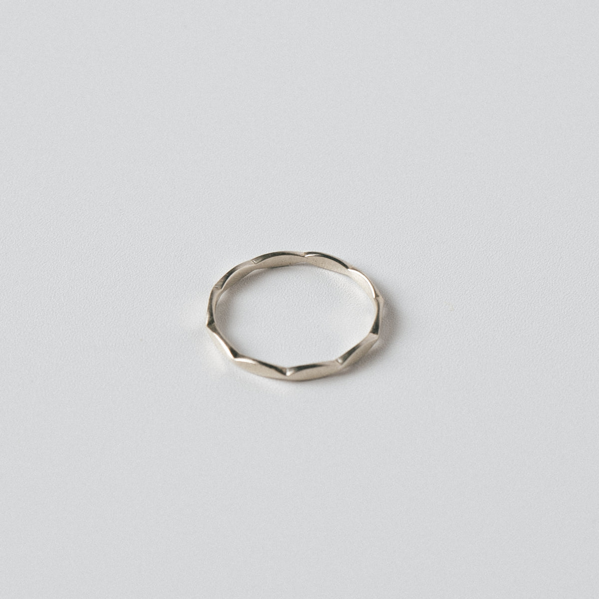 CUTOUT THIN RING