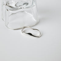 SMOOTH LINES TWO FINGER RING