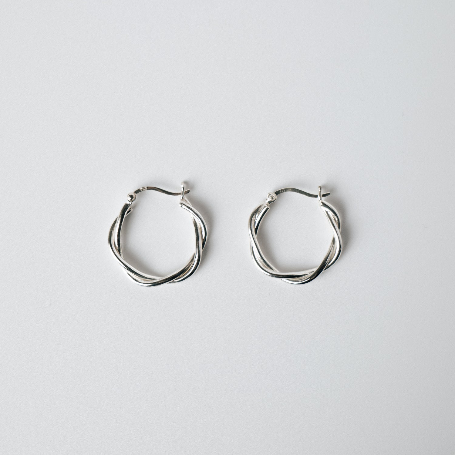 TWIST HOOP PIERCE