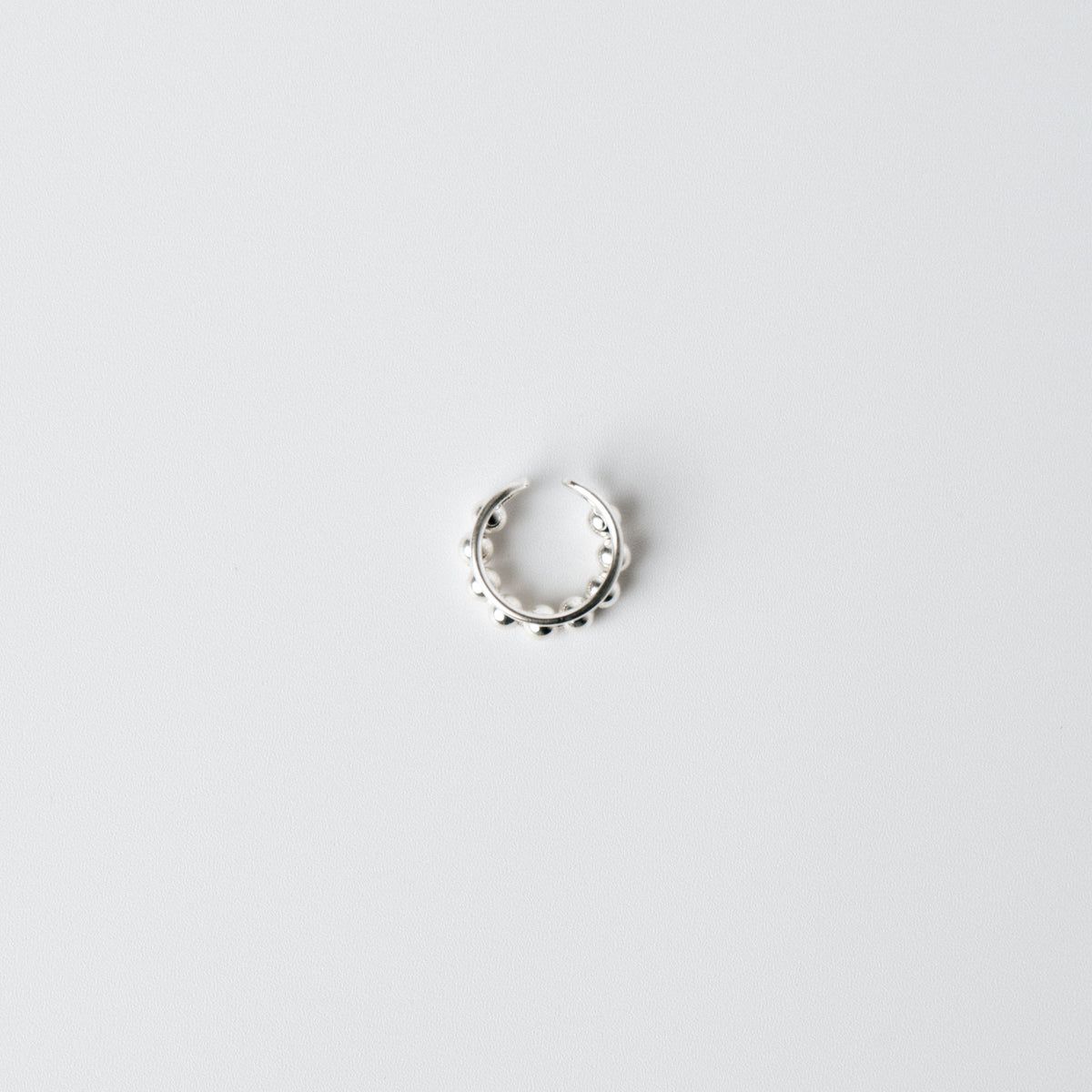 TSUBUTSUBU LINE EAR CUFF / SILVER