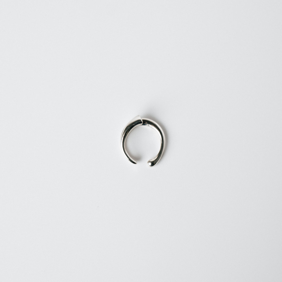 Cut out ring cuff