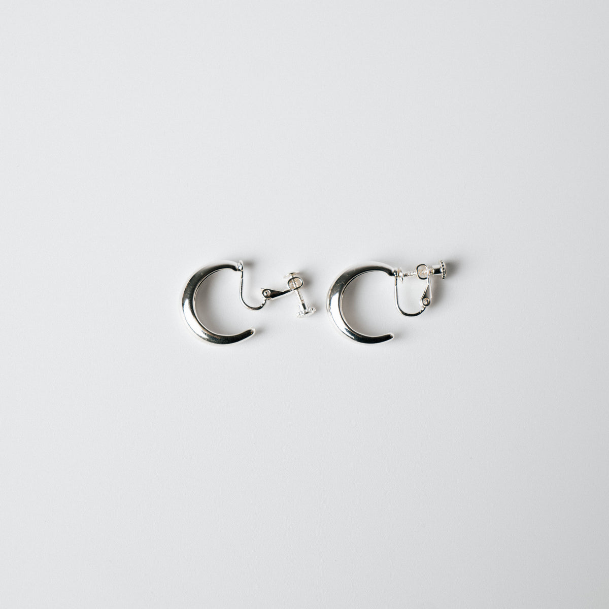 SIMPLE HOOP EARRING / SILVER