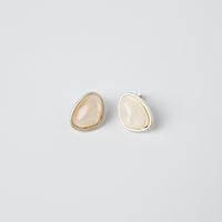 WHITE STONE EARRING