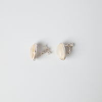 WHITE STONE EARRING