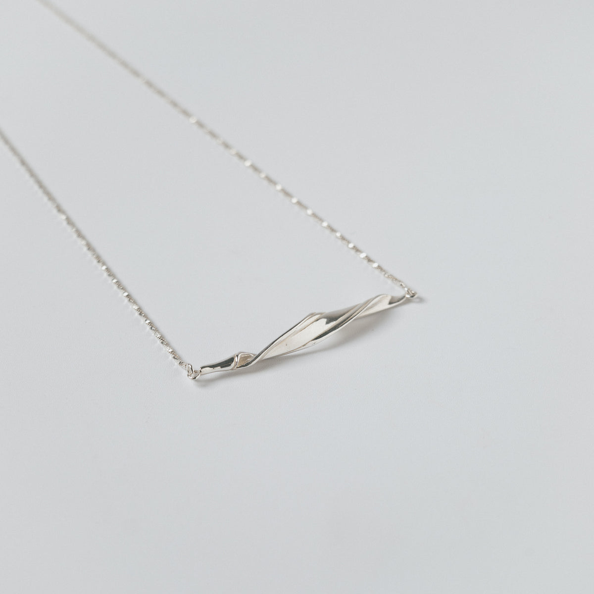 WATER FLOW NECKLACE